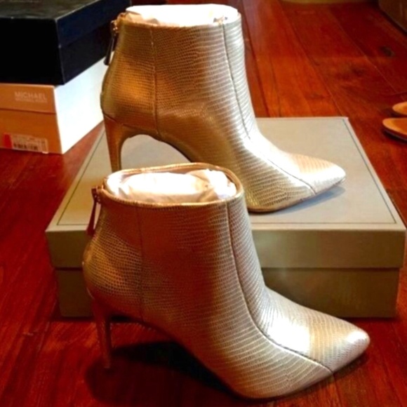 NEW* BCBGMAXAZRIA Runway Cara Bootie Gold Metallic Color Size 6.5 $375 - Picture 3 of 7